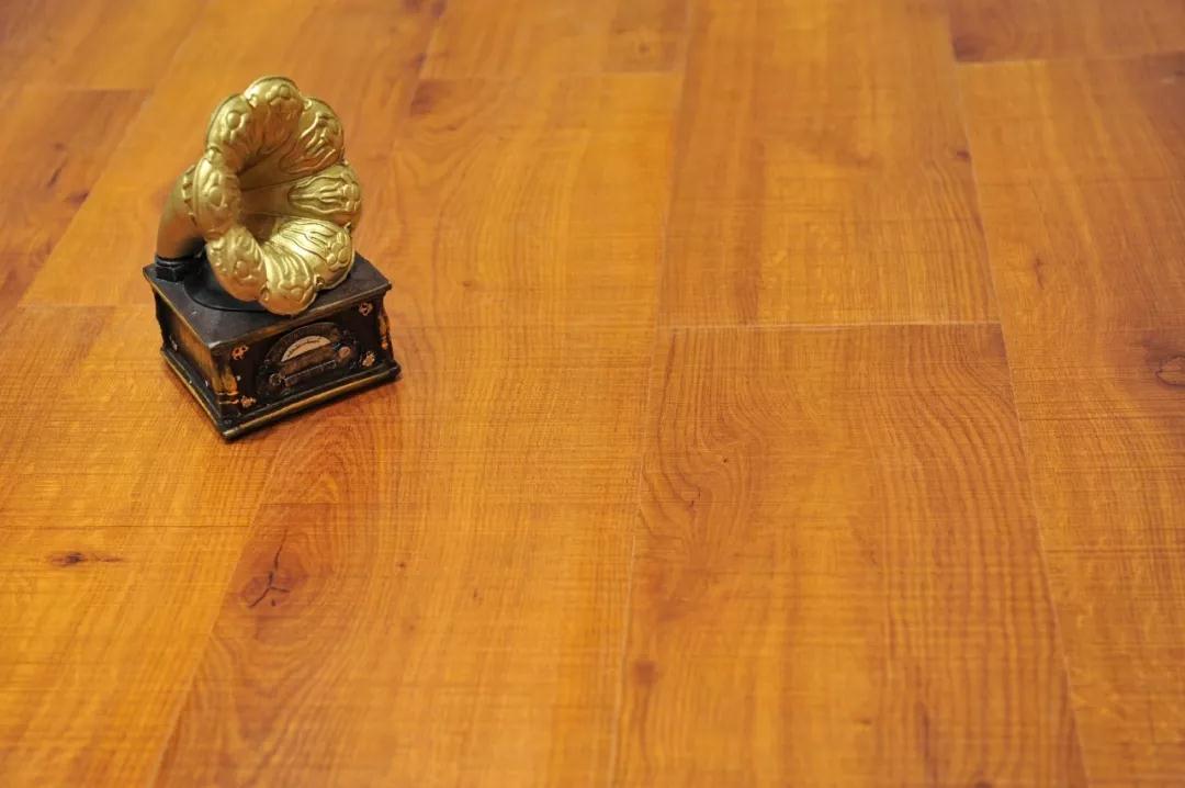 老子有钱lzyq88官网强化地板伊丽莎白系列-5802