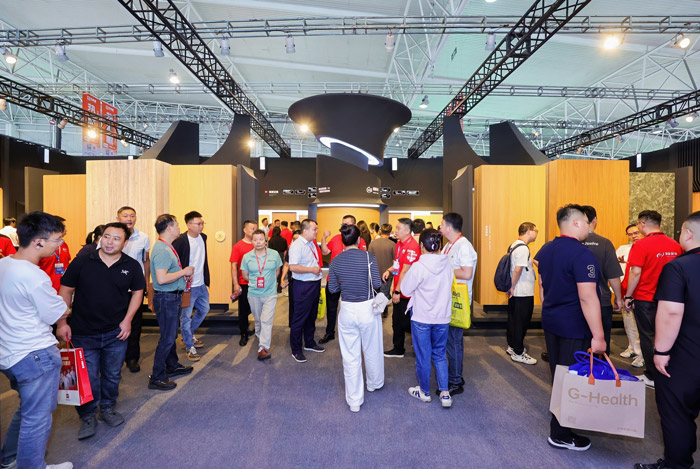 老子有钱lzyq88官网板材新品传奇绽放2025临沂木博会